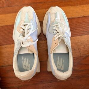 New Balance 327 Sneakers